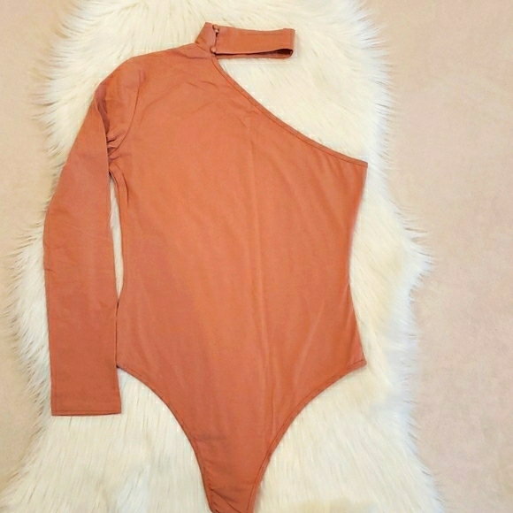 New Choker and Cold Shoulder Assymetric Bodysuit - Picture 6 of 8